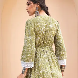 Shae by SASSAFRAS Floral Printed V-Neck Gotta Patti Gotta Patti Pleated Kurti image 5