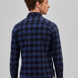 Snitch Men Smart Spread Collar Checked Cotton Slim Fit Casual Shirt image 3