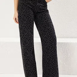 Trendyol Women Straight Fit High-Rise Jeans-image-48