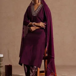 Janasya Women Embroidered Sequinned Chanderi Silk Straight Kurti With Trousers & Dupatta image 3