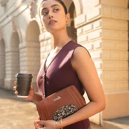 ZOUK Women Arika Zipper Wallet FloMotif image 2