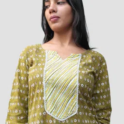 Artisan Glory Women Floral Printed Cotton Kurta with Trousers & Dupatta image 4