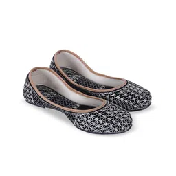 DFR Women Textured Mojaris Flats-image-94