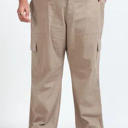 NEVER NEUD Men Relaxed Loose Fit Curve Cargos Trousers-image-14