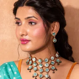 WHE Geometric Shaped Drop Earrings image 3