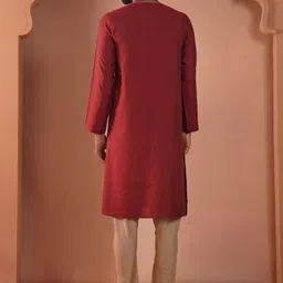 JAYPORE Men Embroidered Cold-Shoulder Sleeves Thread Work Kurta image 3