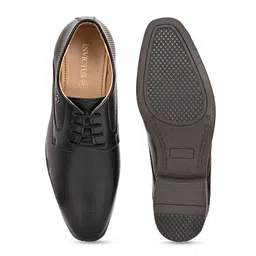INVICTUS Men Textured Formal Derbys image 2