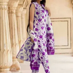 LE Women Floral Printed Regular Pure Cotton Kurta with Trousers & With Dupatta image 3
