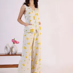 W Floral Printed Sleeveless V-Neck Top With Trouser image 3