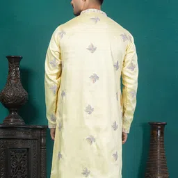 EKYAA Men Floral Printed Thread Work Kurta image 5