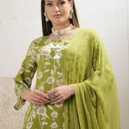 Shae by SASSAFRAS Women Floral Printed Kurta with Trouser & Dupatta image 3