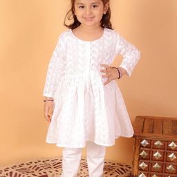 VASTRAMAY Girls Embroidered Round Neck Chikankari Pure Cotton Kurta With Legging-picture-17