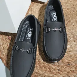 Style Shoes Boys Textured Comfort Insole Driving Shoes image 1