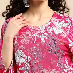 Sia Ab Pehnegi Duniya Floral Print Lace Inserts Kurta With Trousers image 4
