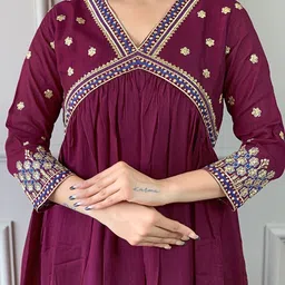 SDK FASHION Women Ethnic Motifs Embroidered Empire Thread Work Kurta with Trousers & With Dupatta image 2