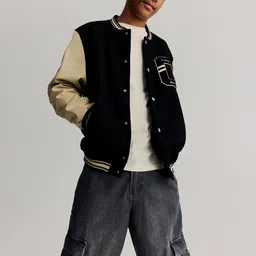 H&M Baggy Fit Cargo Jeans image 2