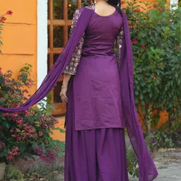 IRVAAH Floral Embroidered Mirror Work Straight Kurta With Trouser & Dupatta image 4