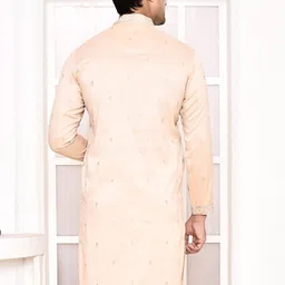 MAAHI FABS Men Thread Work Kurta image 4