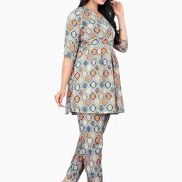 KANUDA Women White Poly Crepe Kurta Sets image 3