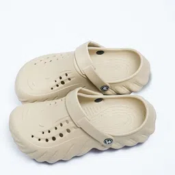 WAALK Men Beige Clogs Flip Flops image 5