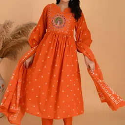 Vogue by Avantika Floral Printed Thread Work Pure Cotton Kurta With Trousers & Dupatta image 5