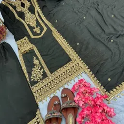 AKSHARAM Floral Embroidered Sequinned Keyhole Neck Straight Kurta With Trousers & Dupatta image 4