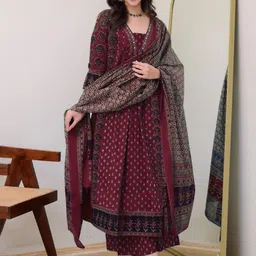 DIVASTRI Women Maroon Kurta Sets image 5