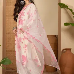Sangria Women Floral Printed Regular Kurta With Trousers & With Dupatta image 4