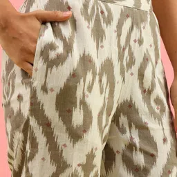 LIMEROAD Women Printed Cotton Regular Trousers image 2