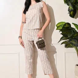 DECKEDUP Women Trousers image 3