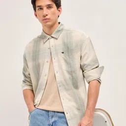THE BEAR HOUSE Men Relaxed Fit Checked Spread Collar Casual Shirt-picture-25