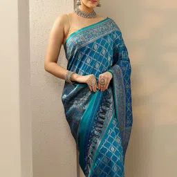 Libas Ethnic Motifs Woven Design Zari Saree-picture-29