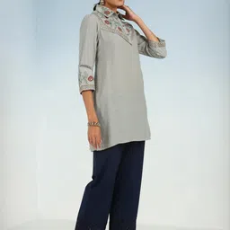 Lakshita Women Grey & Green Embroidered Viscose Rayon Shirt Collar Tunic image 3