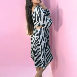 HOW House Of Wear Printed Monochrome Puff Sleeves Cut-Outs Fit & Flare Dress image 2