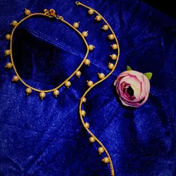 FEMMIBELLA Gold-Plated Pearls Beaded Anklets image 1