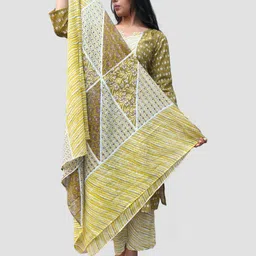 Artisan Glory Women Floral Printed Cotton Kurta with Trousers & Dupatta image 5