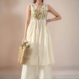 Sangria Floral Embroidered V-Neck Empire Thread Work Pure Cotton Kurta With Palazzo-image-91