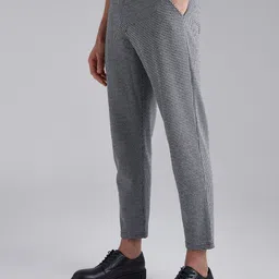 boohooMAN Slim Fit Houndstooth Pattern Cropped Trousers-picture-17