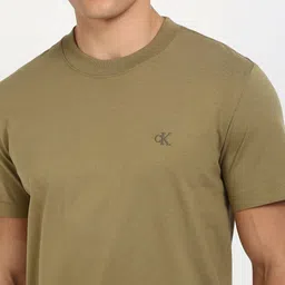 Calvin Klein Jeans Men Solid Round Neck Cotton T-shirt image 2
