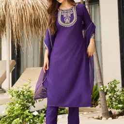 Siya Fashion Floral Embroidered Straight Kurta With Trousers & Dupatta image 5