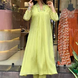 FoxDX Women Regular Thread Work Kurta with Trousers & With Dupatta image 5