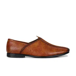 OCIO Men Textured Slip-On Lightweight Sneakers image 2