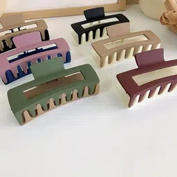 Radhya Accessories Women Set of 2 Claw Clip image 4