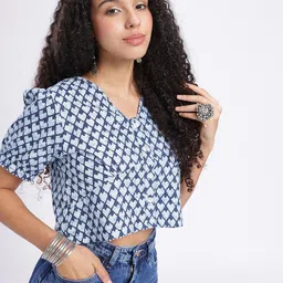 fusion by glitchez Geometric Printed V-Neck Crop Top-image-29