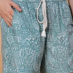 Moda Rapido Women Green Printed Shorts image 2