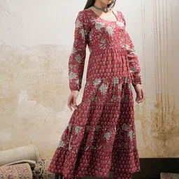 Shae by SASSAFRAS Floral Printed Round Neck Tiered Anarkali Pure Cotton Kurta With Trouser image 2