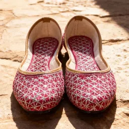 Anouk Women Embellished Party Mojaris with Embroidered Flats image 5