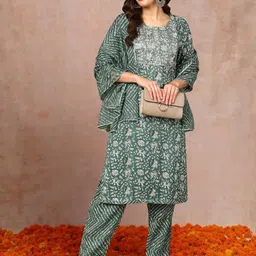 Mokshielite Floral Printed Gotta Patti Round-Neck Cotton Kurta With Trousers & Dupatta image 3