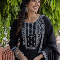 VredeVogel Women Floral Embroidered Regular Kurta with Trousers & With Dupatta image 5