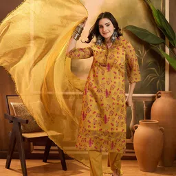 Sangria Floral Printed V Neck Chanderi Silk Kurta With Trousers And Dupatta image 5